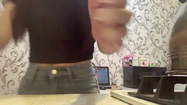 KikiAmino online show from April 8, 5:26 pm