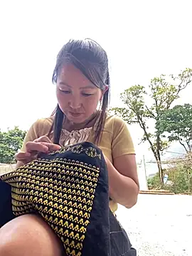 Huonglyna online show from April 9, 8:09 am