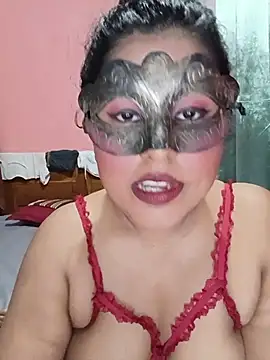 Maskedcurves online show from June 30, 3:11 pm