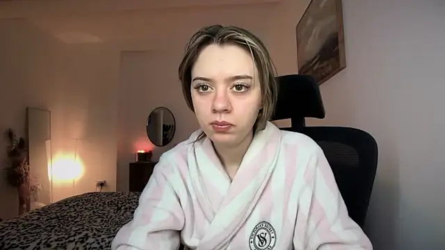 YasminLace online show from April 15, 1:39 am