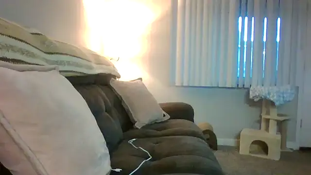 madzbailey online show from April 14, 11:38 pm