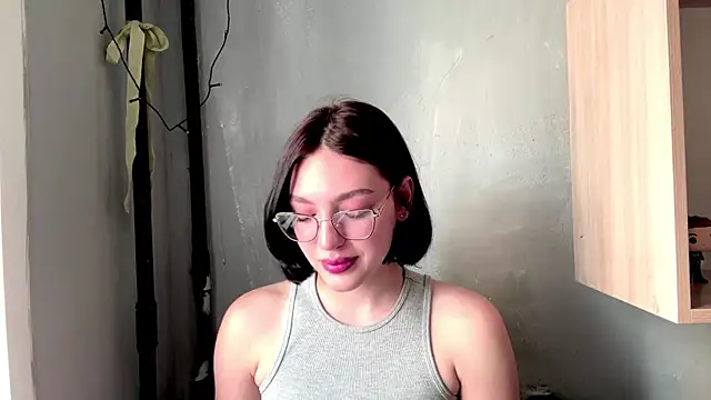 SinfulStarlight online show from April 8, 5:20 am