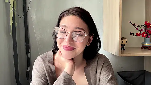 SinfulStarlight online show from April 12, 7:55 am