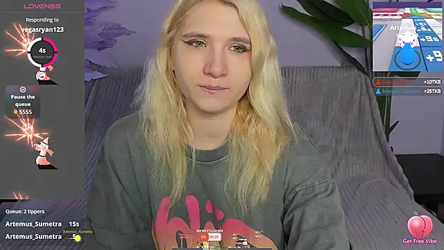 Kitty Blondie online show from April 13, 2:24 am