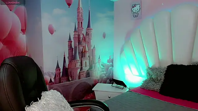 Danisha Florens online show from April 11, 11:25 am