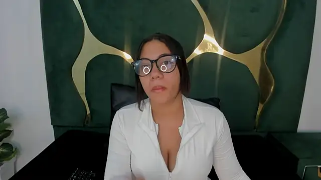 Daphne cuteht online show from June 18, 8:14 pm