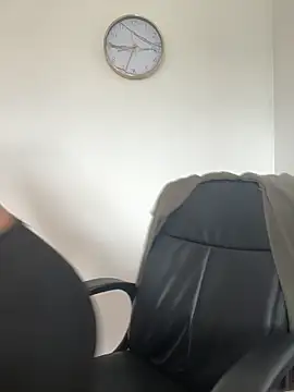 Isabella varella- online show from April 7, 1:35 pm