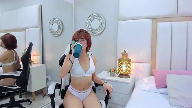 NahiaMendoza online show from April 14, 2:22 am