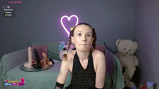 Bea doll online show from April 7, 10:12 pm