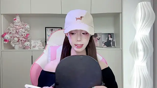 -Moonshine online show from April 15, 11:22 am