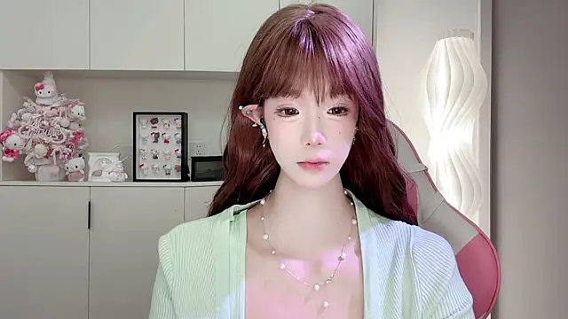 -Moonshine online show from April 14, 11:21 am