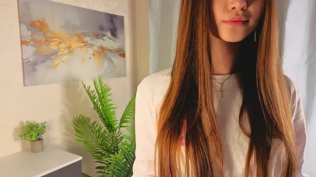 LuraPodraza online show from April 12, 4:10 pm