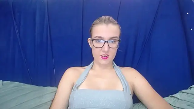 Yennyloves online show from August 5, 2:45 pm