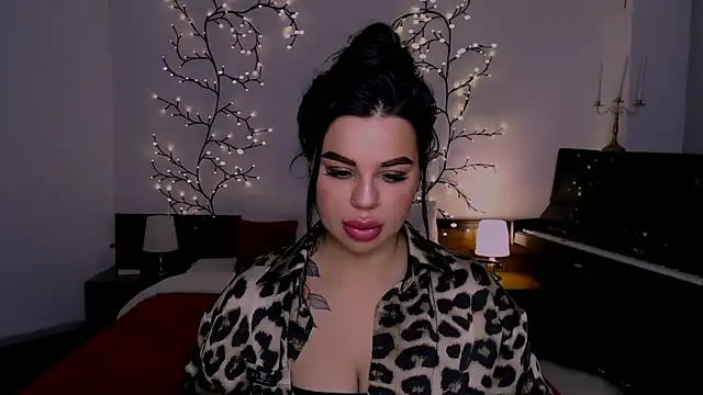 Salty  Queen online show from April 10, 6:30 am