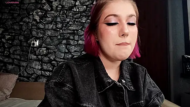 E thie online show from April 16, 8:36 am