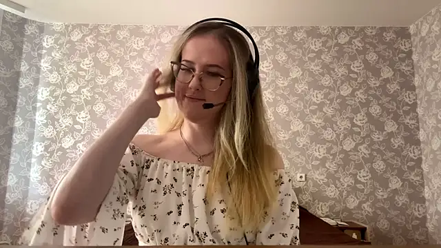 ElmiraGildea online show from April 9, 11:37 am