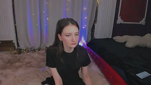  SummerLila online show from April 12, 2:20 pm