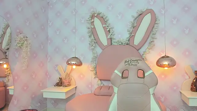 Miia Desire online show from April 10, 6:30 am