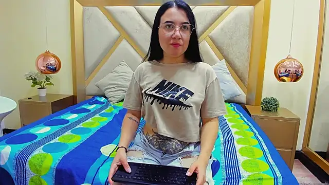 ChloeAshdord online show from April 13, 1:12 pm