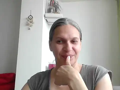 SweetLilTrouble online show from April 11, 10:30 am