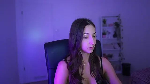 Crystalbrunette18 online show from April 9, 6:24 pm