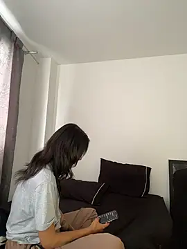 dream party 4U online show from April 11, 8:23 pm