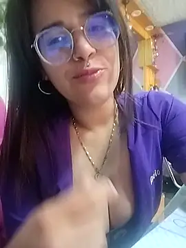 rochylinda online show from April 5, 5:01 pm