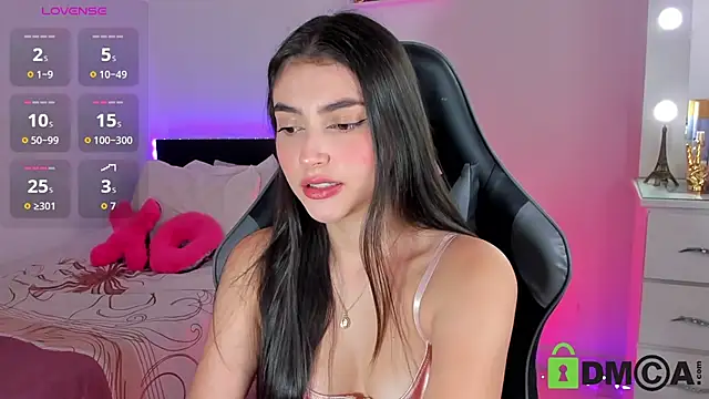 esmeralda le online show from April 11, 2:21 pm