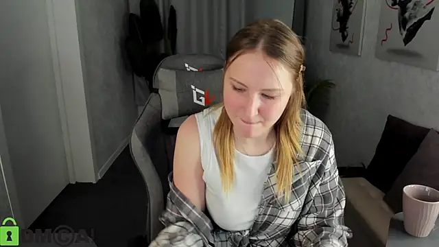 April Jackson online show from April 10, 6:30 am