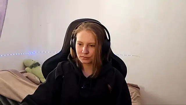 WesleyFrohling online show from April 14, 9:31 am