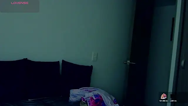 sarahh love online show from April 10, 10:27 pm