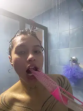 Dreanaa online show from April 11, 7:39 pm