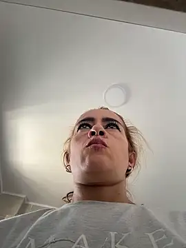 Natigoonzalez online show from May 14, 3:18 pm
