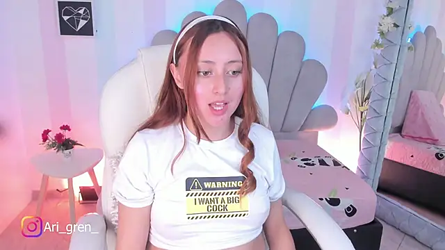 arianna gren  online show from April 10, 3:51 pm