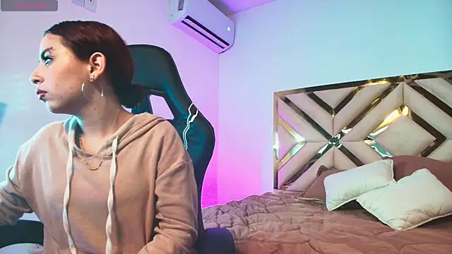 Sophia velvett online show from April 14, 12:05 pm