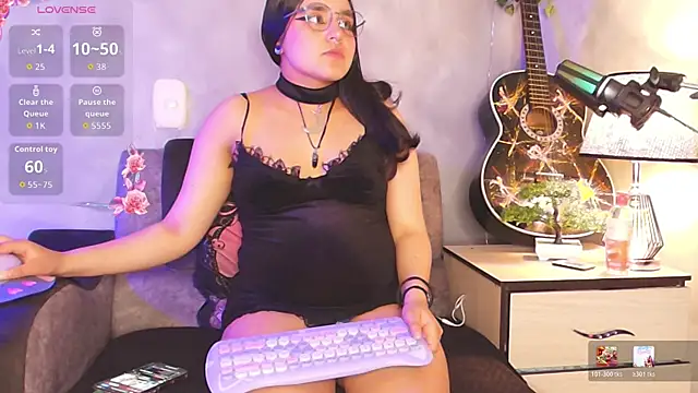 ambar  devon online show from April 11, 8:12 pm