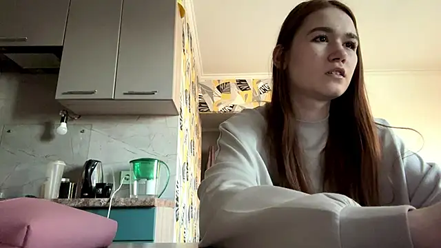 ValiriaX online show from April 13, 1:45 pm