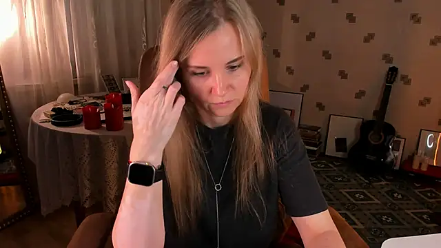MiaSparkes online show from June 11, 10:01 am