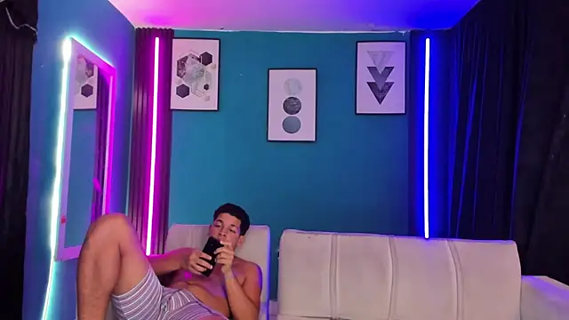  HotWildwolves online show from April 10, 11:55 pm