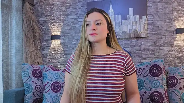 giigii hadidd online show from April 11, 7:39 pm