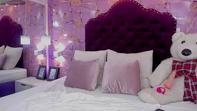 luna bloomm  online show from June 25, 6:07 am