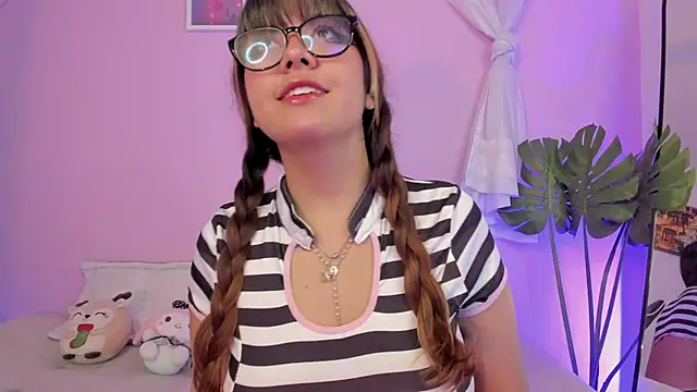 honey m00n online show from April 25, 5:54 pm
