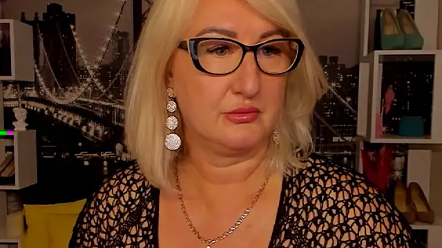 DianaFrances online show from May 31, 6:09 pm