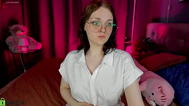 Emilly Hiil online show from April 28, 1:25 am