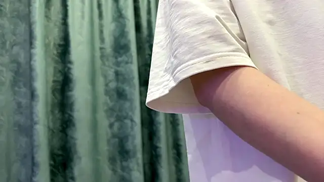 Chillinghotspot online show from April 12, 5:38 pm