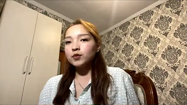 CordieCarone online show from April 14, 3:45 pm