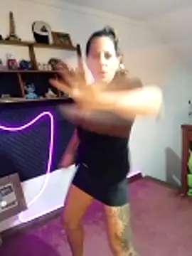 LauKiss online show from April 16, 7:13 pm