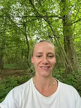 Ella Mysterie online show from August 3, 4:45 pm