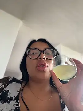 Iam-sophia27 online show from June 5, 3:29 pm
