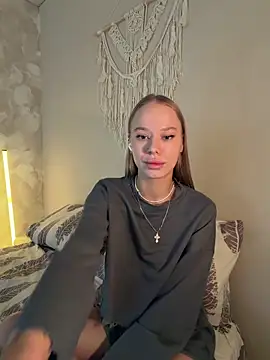 leyaaftermidnight online show from April 14, 9:09 am